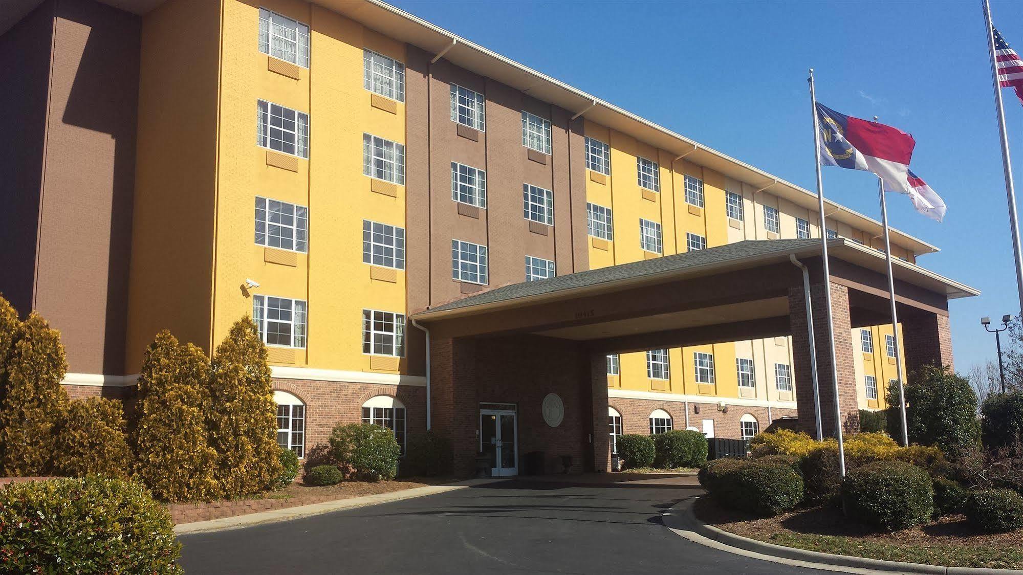 Comfort Suites Pineville - Ballantyne Area Dış mekan fotoğraf